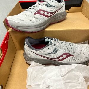 Saucony Omni 21 Gray and Red Sneakers